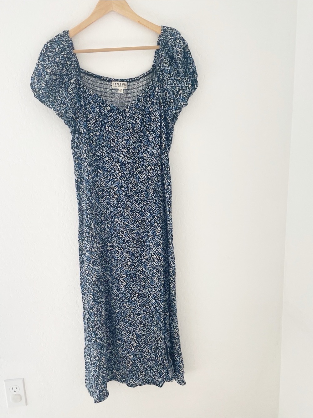 Idyllwind blue and black smocked midi dress size large